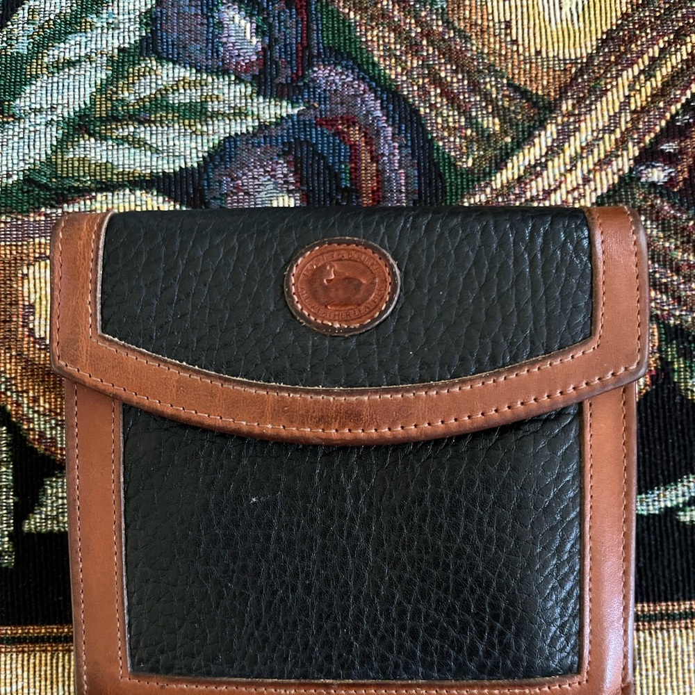 Dooney & Bourke Wallet Black Tan Leather Vintage ID window coin purse